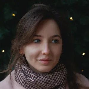 HAZEL SQUARE SCARF - BLACK 